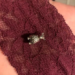 Giraffe charm